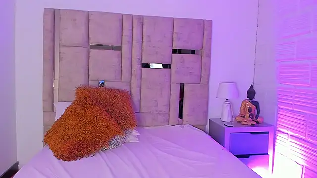 Snapshot of EmmaBecket2 chatting on October 26, 2025, 3:40 am EmmaBecket2 online show from October 26, 2025, 3:40 am