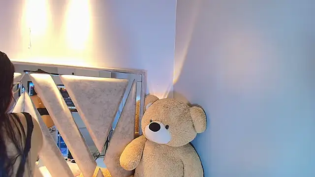 Annie9  online show from September 28, 2025, 4:30 am