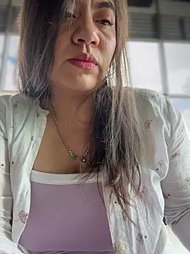 Iam  Cristal online show from November 2, 2025, 7:41 pm