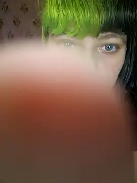 kira 132 online show from November 5, 2025, 1:42 am