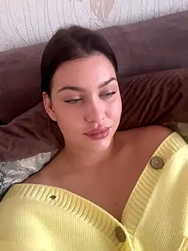 Snapshot of KikiWatson chatting on October 13, 2025, 6:48 am KikiWatson online show from October 13, 2025, 6:48 am