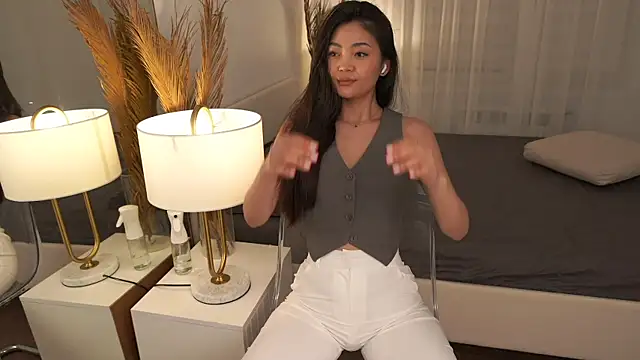 Peopleneedlove144 online show from April 5, 2026, 4:02 pm