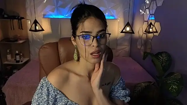 AlessiaVal  online show from November 21, 2025, 2:27 pm