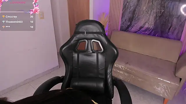 HannaRhodes online show from October 3, 2025, 4:41 pm