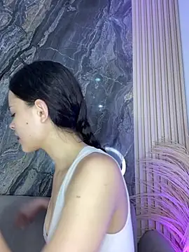 HannaRhodes online show from September 18, 2025, 1:25 pm