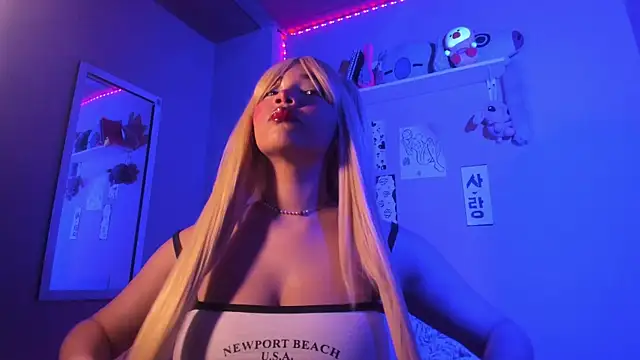 Snapshot of MadelineBenet chatting on February 8, 2025, 1:32 am MadelineBenet online show from February 8, 2025, 1:32 am