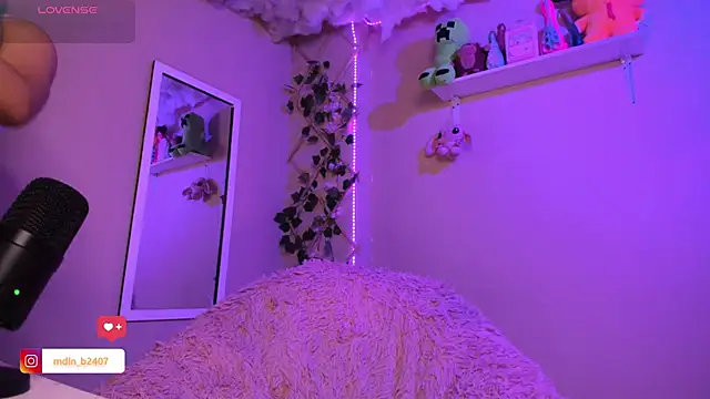 Snapshot of MadelineBenet chatting on September 30, 2025, 3:12 am MadelineBenet online show from September 30, 2025, 3:12 am