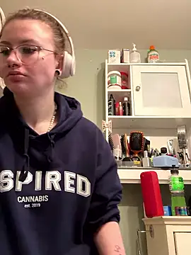 sluttysmiley online show from January 8, 2026, 8:04 pm