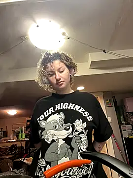 sluttysmiley online show from December 17, 2025, 4:06 am