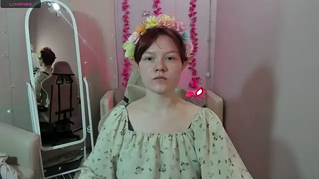 DreamyLuna online show from October 11, 2025, 8:32 pm