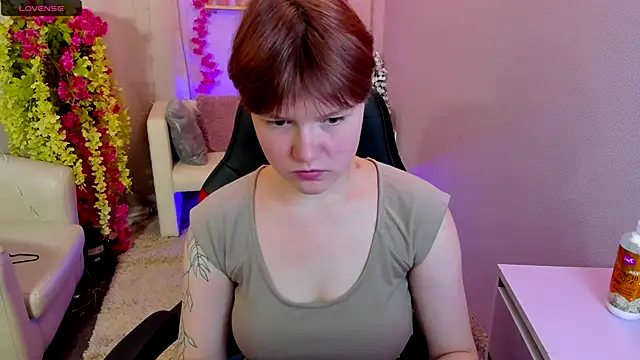 DreamyLuna online show from September 12, 2025, 8:41 pm