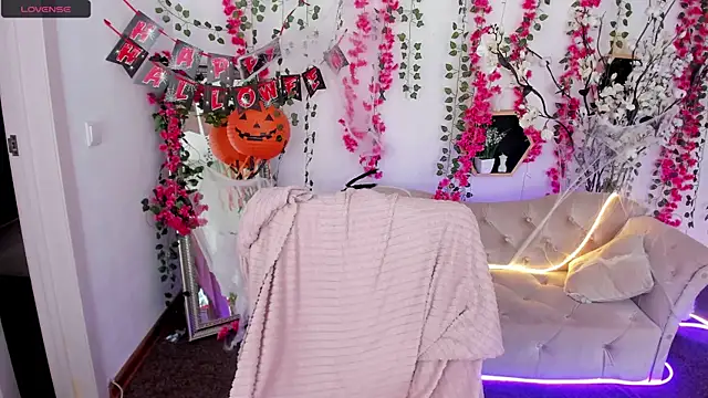 DreamyLuna online show from November 2, 2025, 8:47 pm