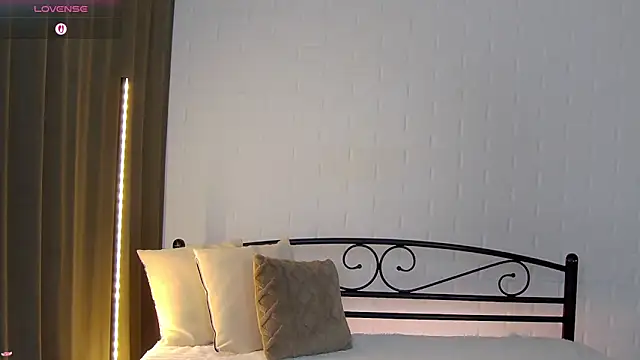 Snapshot of _RiverLov chatting on February 10, 2026, 4:28 pm RiverLov online show from February 10, 2026, 4:28 pm