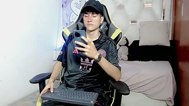 johnny cagee online show from January 13, 2026, 3:32 am