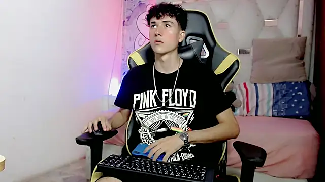 johnny cagee online show from December 19, 2025, 4:49 am