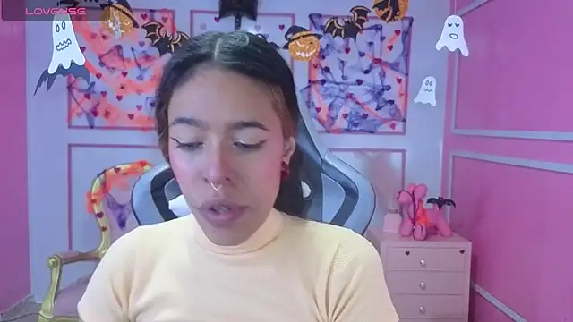 stephania t online show from October 28, 2025, 11:42 am