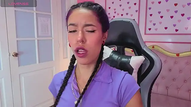 stephania t online show from December 5, 2025, 12:37 pm