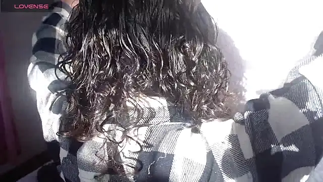 julz 03 online show from November 27, 2025, 11:43 am