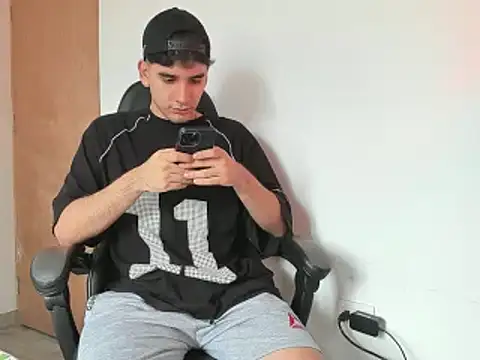 Snapshot of leo030809 chatting on March 20, 2025, 3:47 pm leo030809 online show from March 20, 2025, 3:47 pm