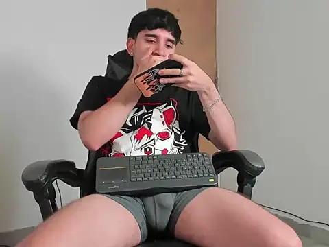 leo030809 online show from April 14, 2026, 8:25 pm