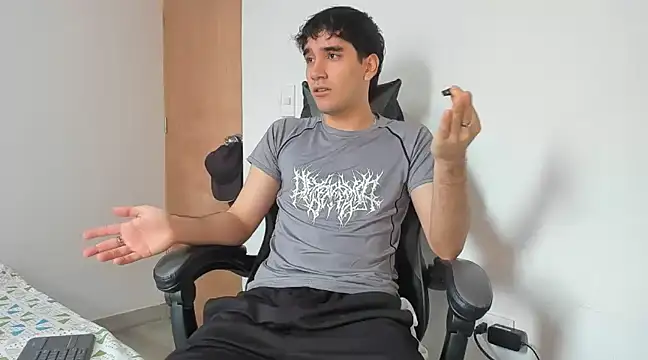 Snapshot of leo030809 chatting on March 15, 2025, 4:32 pm leo030809 online show from March 15, 2025, 4:32 pm