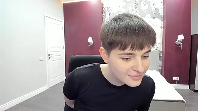 EmiliaYours online show from January 5, 2026, 5:27 pm