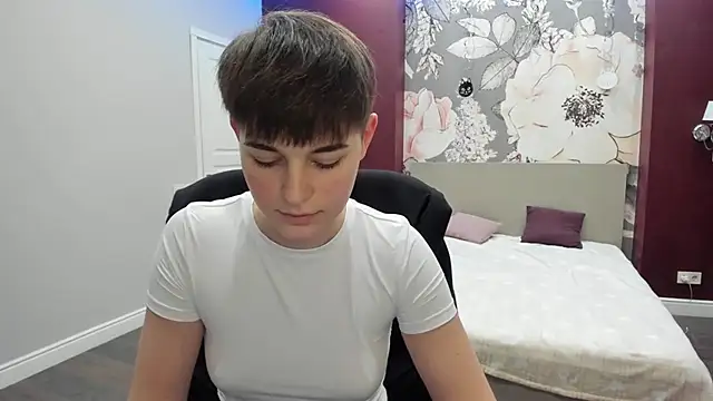 EmiliaYours online show from October 25, 2025, 7:14 pm