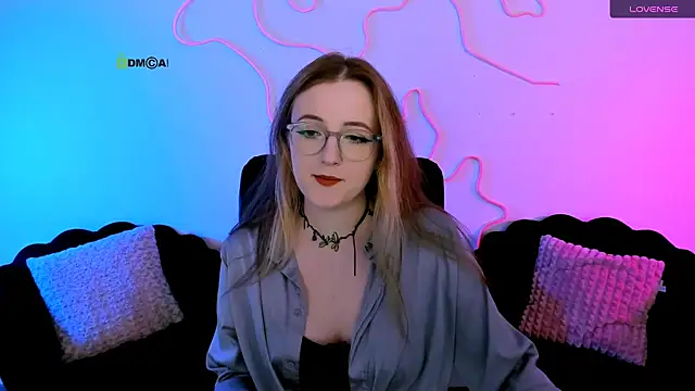luna berryy online show from June 24, 2026, 7:01 pm