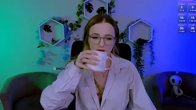 luna berryy online show from June 16, 2026, 7:25 pm