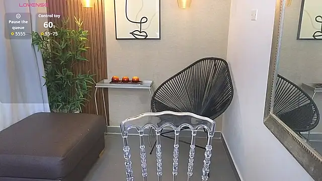 Sharlotte Milk online show from November 1, 2025, 11:04 am