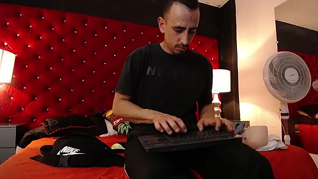 Snapshot of Sr_Magnus_ chatting on March 3, 2026, 3:24 am Sr Magnus online show from March 3, 2026, 3:24 am