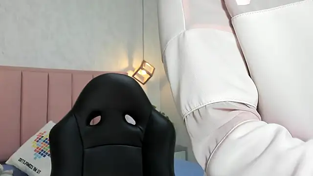 MAYROBERTSS online show from January 29, 2025, 12:35 pm