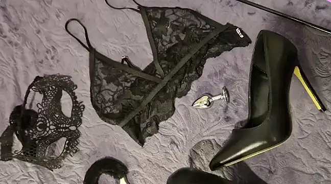 culbutemoi4 online show from March 10, 2025, 1:10 pm