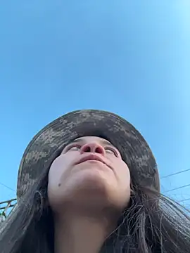 Snapshot of aurora_divine chatting on February 8, 2026, 11:13 pm aurora divine online show from February 8, 2026, 11:13 pm