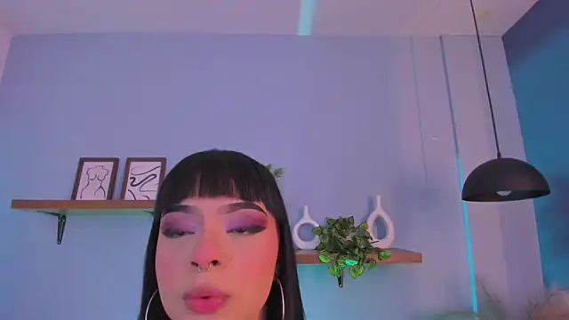 maddy walker online show from November 10, 2025, 12:21 pm