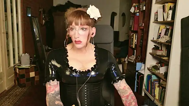 MaxiEmily online show from November 8, 2025, 11:19 pm