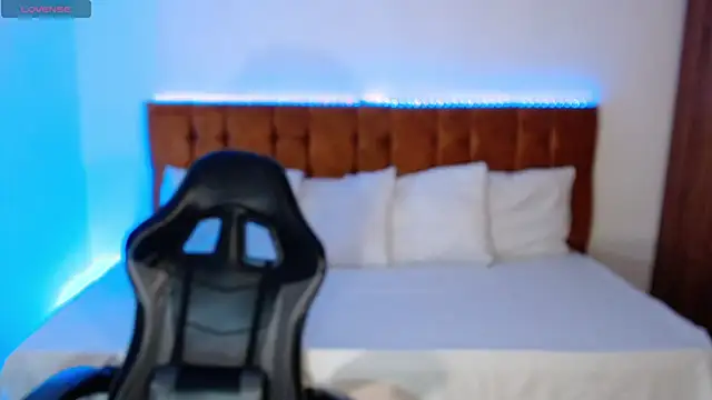 alexiaaross online show from October 24, 2025, 8:02 am