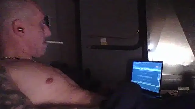 CandiedPompano online show from October 30, 2025, 5:21 pm