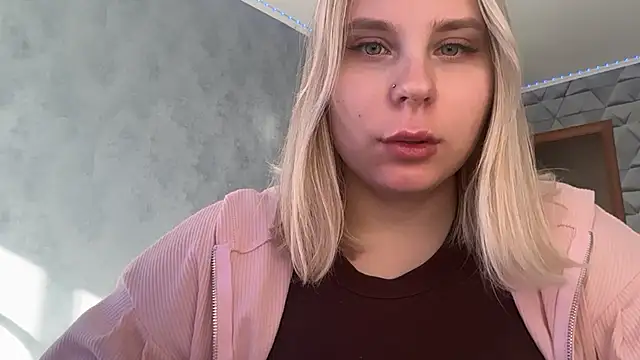 Snapshot of Thalia__Star chatting on October 15, 2025, 10:45 am Thalia Star online show from October 15, 2025, 10:45 am