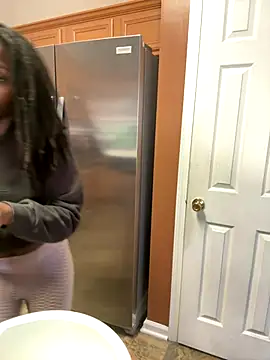 choclatepeaach online show from November 3, 2025, 6:33 pm