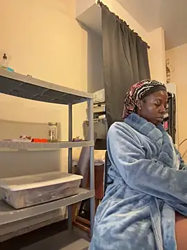 Snapshot of choclatepeaach chatting on April 5, 2026, 12:34 pm choclatepeaach online show from April 5, 2026, 12:34 pm