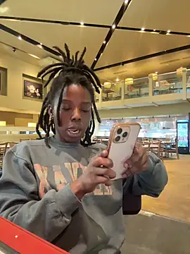 Snapshot of choclatepeaach chatting on April 3, 2026, 7:42 pm choclatepeaach online show from April 3, 2026, 7:42 pm