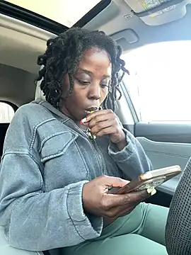 Snapshot of choclatepeaach chatting on March 20, 2026, 5:58 pm choclatepeaach online show from March 20, 2026, 5:58 pm