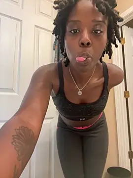 Snapshot of choclatepeaach chatting on April 17, 2026, 5:27 pm choclatepeaach online show from April 17, 2026, 5:27 pm