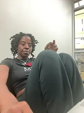 Snapshot of choclatepeaach chatting on March 16, 2026, 4:32 pm choclatepeaach online show from March 16, 2026, 4:32 pm