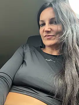 -OLYA- online show from November 11, 2025, 1:06 pm