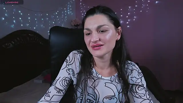 Snapshot of Monica_Smash chatting on December 8, 2024, 1:08 am Monica Smash online show from December 8, 2024, 1:08 am