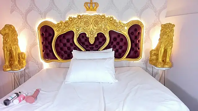 Snapshot of KendralHolson chatting on October 15, 2025, 4:33 am KendralHolson online show from October 15, 2025, 4:33 am