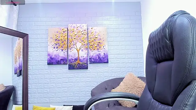 ebbafernandez  online show from October 16, 2025, 12:13 pm