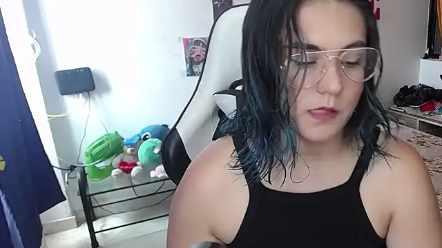 gigiqueen 18 online show from November 4, 2025, 5:06 pm